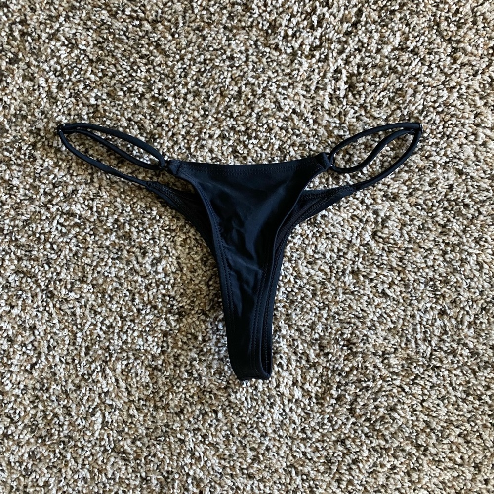 Boutine LA Manhattan Black Minimal Bottoms
